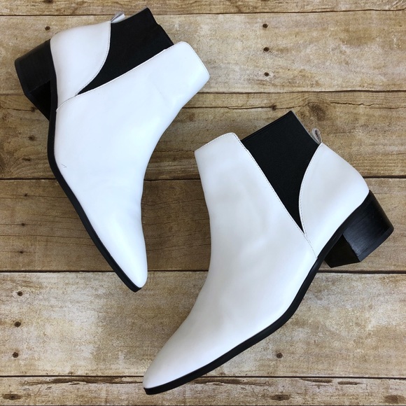 halogen skylar pointy toe bootie